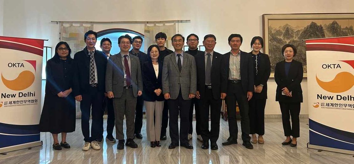 Ambassador Lee hosts a dinner meeting with the executives of Overseas Korean Traders Association(OKTA) New Delhi Chapter (Jan 28)